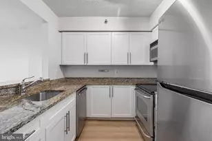 10101 Grosvenor Pl, Rockville, MD 20852 - Photo 7