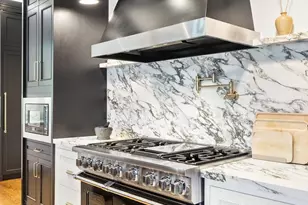 8913 Holly Leaf Ln, Bethesda, MD 20817 - Photo 17