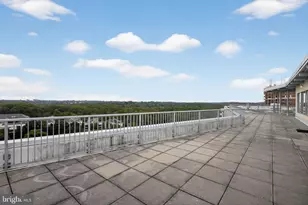 10201 Grosvenor Pl, Rockville, MD 20852 - Photo 17