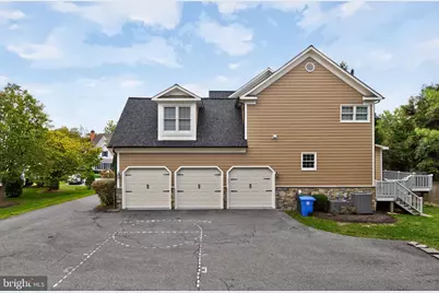 9914 Woodford, Potomac, MD 20854 - Photo 5