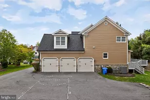 9914 Woodford, Potomac, MD 20854 - Photo 5