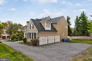 9914 Woodford, Potomac, MD 20854 - Photo 3