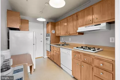 10401 Grosvenor Place #413, Rockville, MD 20852 - Photo 19