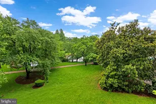 10401 Grosvenor Pl, Rockville, MD 20852 - Photo 3