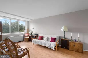 10401 Grosvenor Pl, Rockville, MD 20852 - Photo 13