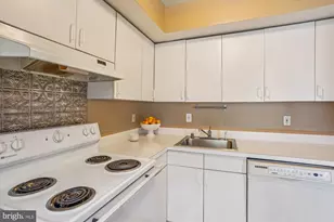 880 Azalea Dr, Rockville, MD 20850 - Photo 9