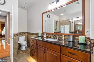 913 Pleasant Dr, Rockville, MD 20850 - Photo 17