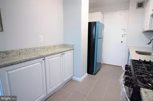10401 Grosvenor Pl, Rockville, MD 20852 - Photo 5