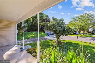 18518 Gingerbread Ln, Gaithersburg, MD 20877 - Photo 9