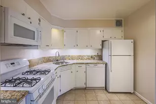 3535 Chevy Chase Lake Dr, Chevy Chase, MD 20815 - Photo 11