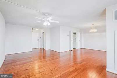 7420 Westlake Terrace #1008, Bethesda, MD 20817 - Photo 3