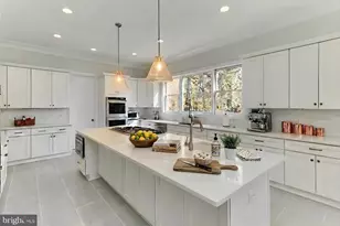 7003 Fawn Trail Ct, Bethesda, MD 20817 - Photo 5