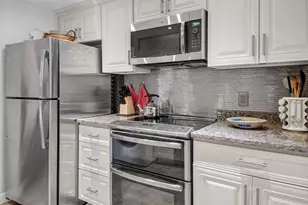 4601 N Park Ave, Chevy Chase, MD 20815 - Photo 5