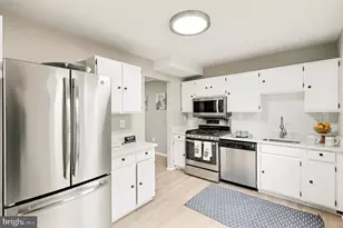 554 Monet Dr, Rockville, MD 20850 - Photo 5