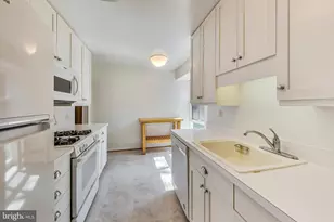 6515 E Halbert Rd, Bethesda, MD 20817 - Photo 17