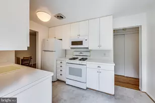 6515 E Halbert Rd, Bethesda, MD 20817 - Photo 15