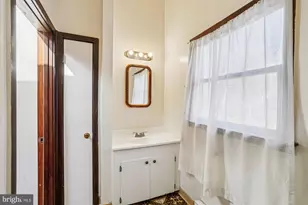 7918 Long Branch Pkwy, Takoma Park, MD 20912 - Photo 11