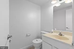 571 W Diamond Ave, Gaithersburg, MD 20877 - Photo 13