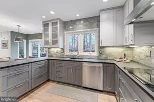 9216 Beech Hill Dr, Bethesda, MD 20817 - Photo 23