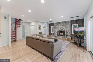 9216 Beech Hill Dr, Bethesda, MD 20817 - Photo 37