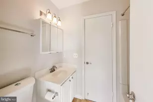 8205 Whispering Oaks Dr, Gaithersburg, MD 20879 - Photo 9