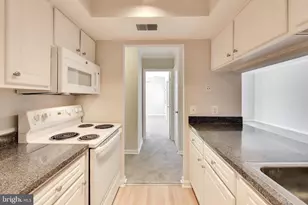 8205 Whispering Oaks Dr, Gaithersburg, MD 20879 - Photo 3