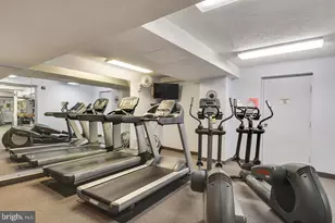 10201 Grosvenor Pl, Rockville, MD 20852 - Photo 7