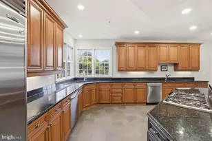 7931 Lakenheath Way, Potomac, MD 20854 - Photo 9