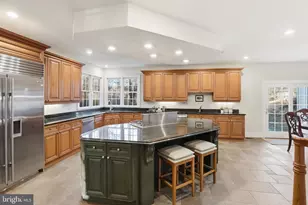 7931 Lakenheath Way, Potomac, MD 20854 - Photo 9