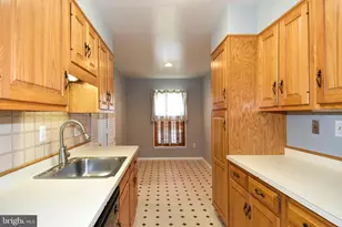 14 Fenceline Dr, Gaithersburg, MD 20878 - Photo 13