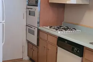 10201 Grosvenor Pl, Rockville, MD 20852 - Photo 5