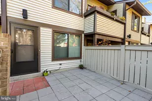 9410 Walburg Way, Gaithersburg, MD 20886 - Photo 5