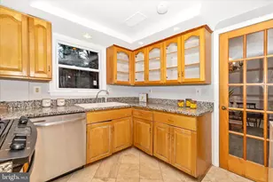 674 College Pkwy, Rockville, MD 20850 - Photo 15