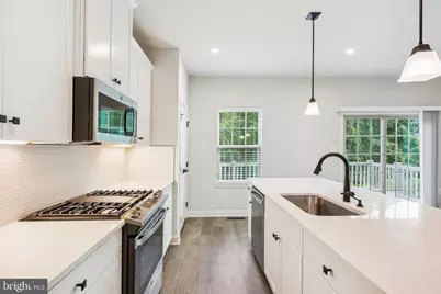 19753 Green Village Drive, Montgomery Village, MD 20886 - Photo 9