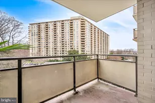 5225 Pooks Hill Rd, Bethesda, MD 20814 - Photo 15