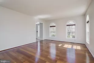 19900 Belle Chase Dr, Gaithersburg, MD 20882 - Photo 5