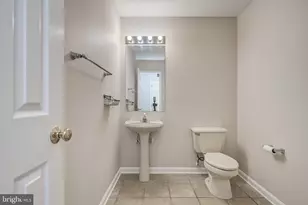 19900 Belle Chase Dr, Gaithersburg, MD 20882 - Photo 17