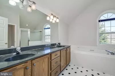 19900 Belle Chase Drive, Gaithersburg, MD 20882 - Photo 23