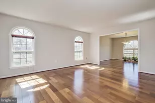 19900 Belle Chase Dr, Gaithersburg, MD 20882 - Photo 3