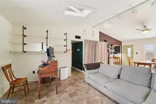 8213 Shady Spring Dr, Gaithersburg, MD 20877 - Photo 9