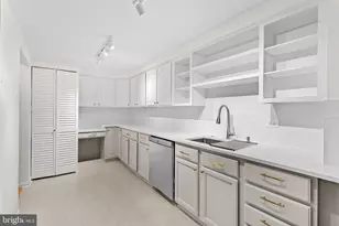 4601 N Park Ave, Chevy Chase, MD 20815 - Photo 3