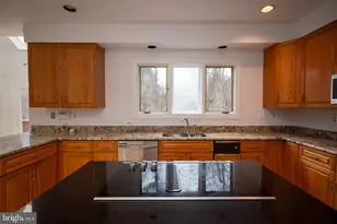 9700 Grenadier Ct, Bethesda, MD 20817 - Photo 17