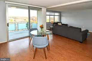 10201 Grosvenor Pl, Rockville, MD 20852 - Photo 9