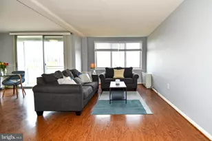 10201 Grosvenor Pl, Rockville, MD 20852 - Photo 5