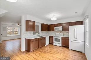 18656 Winding Creek Pl, Germantown, MD 20874 - Photo 5