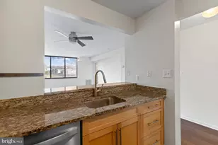 10101 Grosvenor Pl, Rockville, MD 20852 - Photo 5