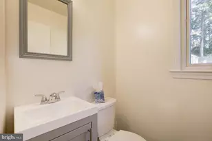 10541 Farnham Dr, Bethesda, MD 20814 - Photo 35