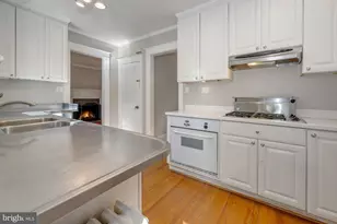 8020 Park Ln, Bethesda, MD 20814 - Photo 5