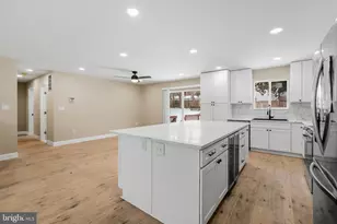 889 Diamond Dr, Gaithersburg, MD 20878 - Photo 9