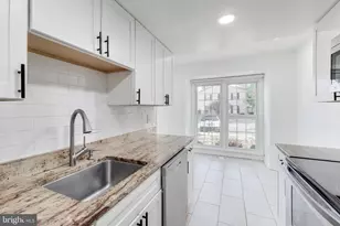 20210 Maple Leaf Ct, Gaithersburg, MD 20886 - Photo 3